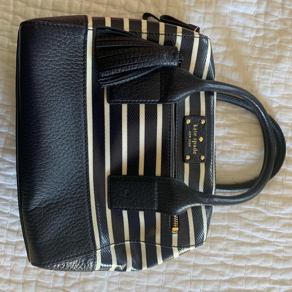 EUC Kate Spade, navy stripe, top zip satchel